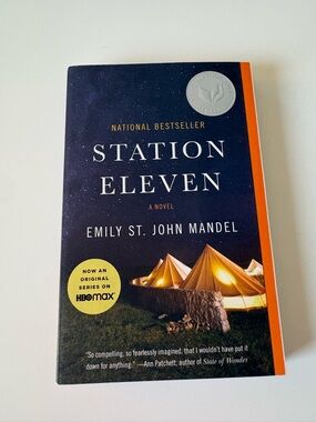 Station Eleven by Emily St. John Mandel - paperback